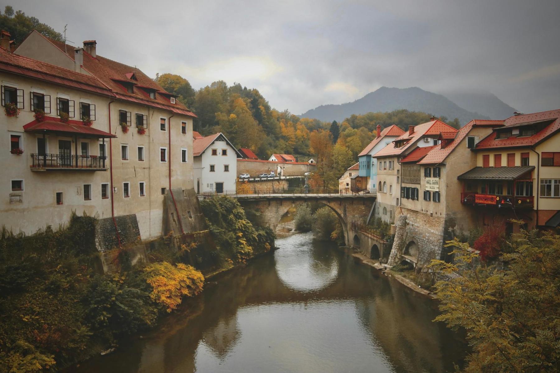 Sudety uzdrowiskowe: mapa dawnych kurortów i miejsce Bad Flinsberg w sieci górskich „Badów”