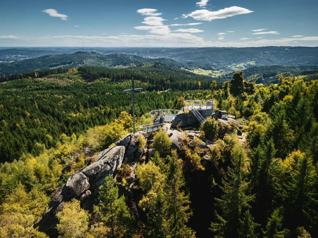 Świeradów‑Zdrój ohne Auto: Bahnlinie D62, Busse im Isergebirge und das Euro‑Nysa‑Ticket für Grenzsprünge PL–CZ–DE