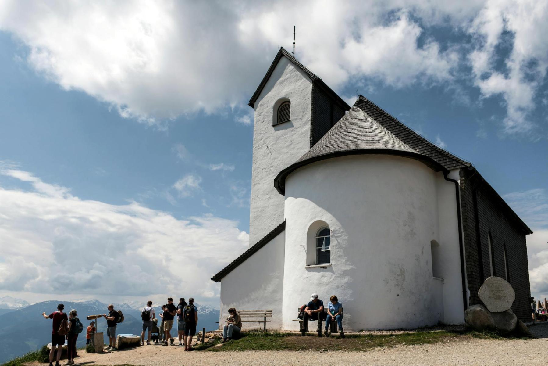 Panoramakrone des Grenzlands: Die besten Aussichtspunkte und Türme rund um Świeradów‑Zdrój (bis 50 km)