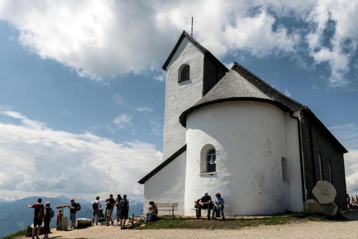 Panoramakrone des Grenzlands: Die besten Aussichtspunkte und Türme rund um Świeradów‑Zdrój (bis 50 km)
