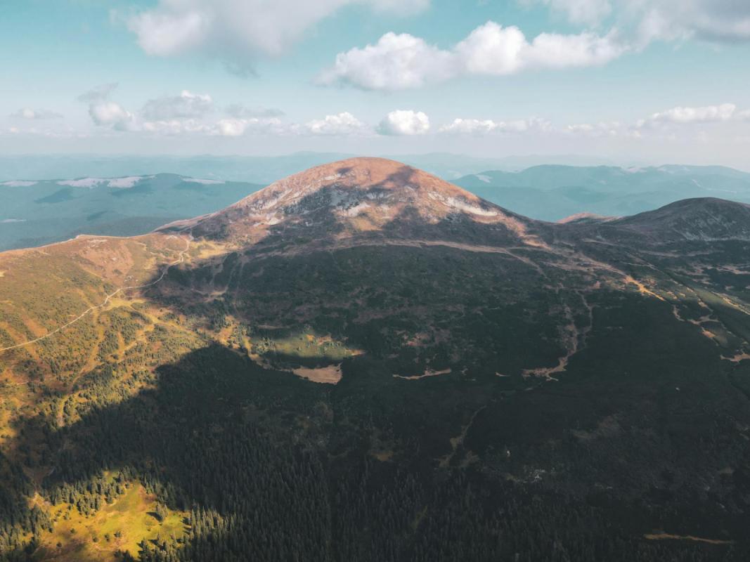 Seasons in the Izeras and the right kit: how to dress, what to pack and how to budget a mountain escape