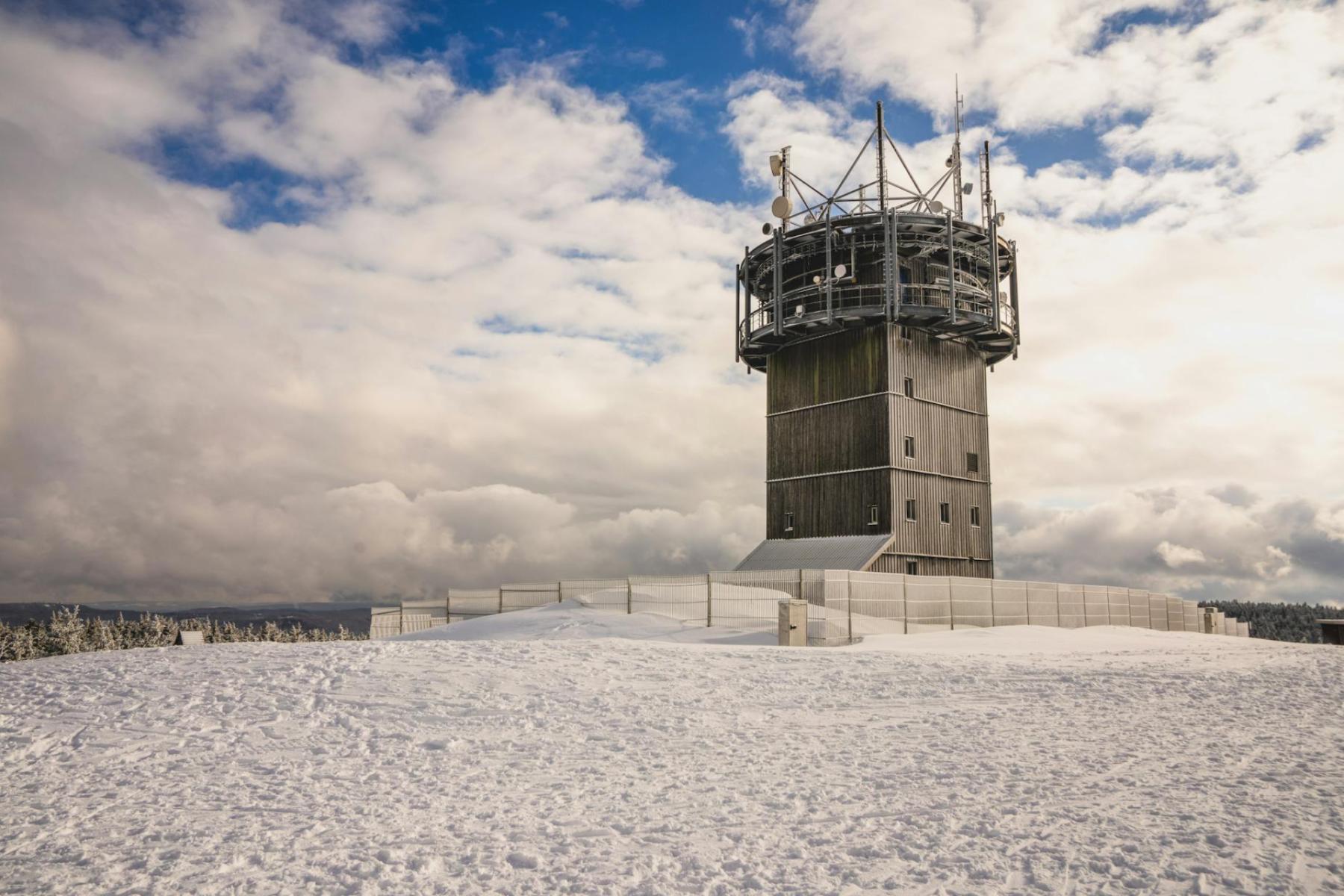 Liberec an einem Tag ab Świeradów‑Zdrój: Ještěd, Zoo, Museen und Wissenschaft unter einem Dach