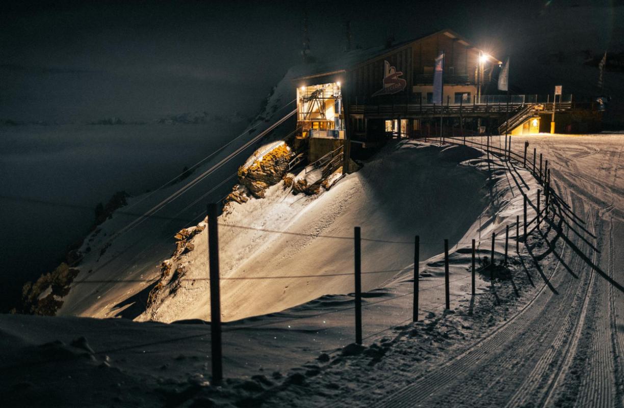 Dark Skies over the Izeras: Mountain Huts and Night‑Sky Waypoints between Świeradów‑Zdrój and Jizerka