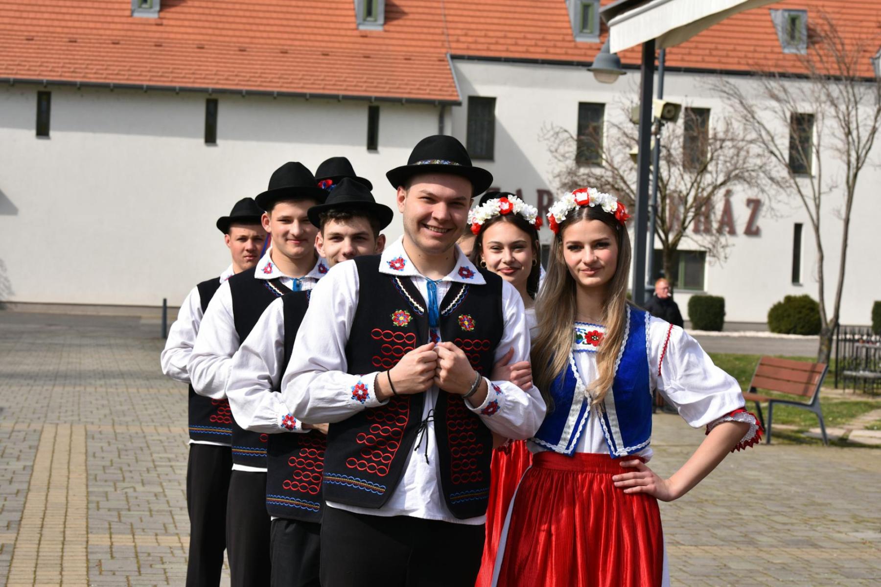 Szklarskie święta pogranicza: od Leśnej Huty po czeską Desną — przewodnik z bazą w Świeradowie‑Zdroju