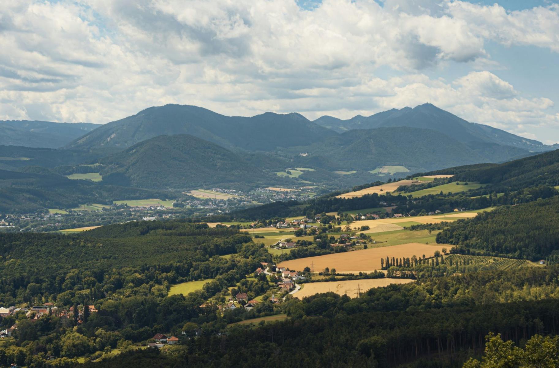 Szklane Sudety: der klassische Glasschlag ab Świeradów — Huta Julia, Karkonosze‑Museum und Jablonec