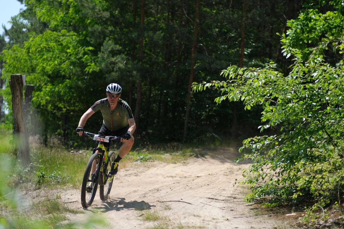 Na start i z dziećmi: rodzinny przewodnik po izerskich singletrackach — od Fun Parku po łagodne pętle Świeradów–Smrk