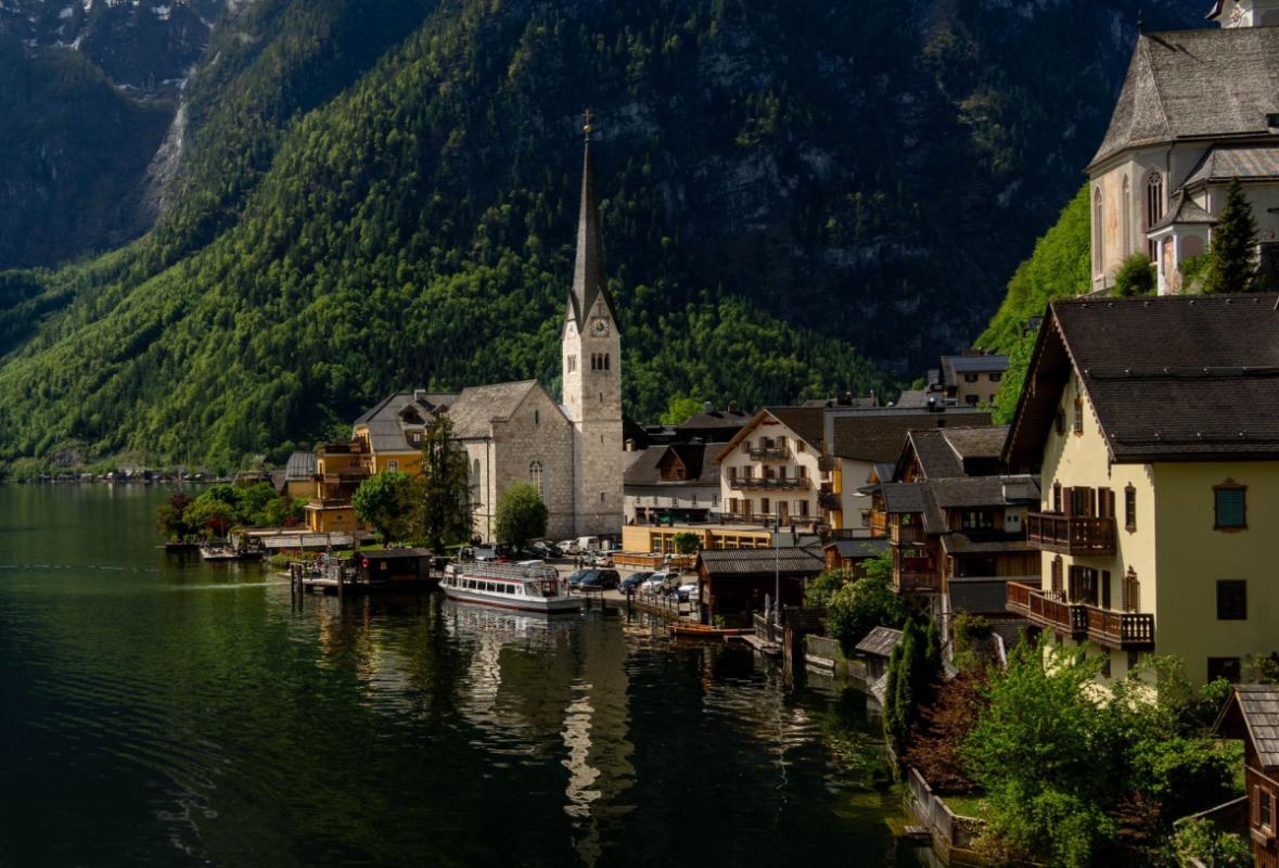 The Town of Three Languages: The Multicultural Life of the Bad Flinsberg Spa