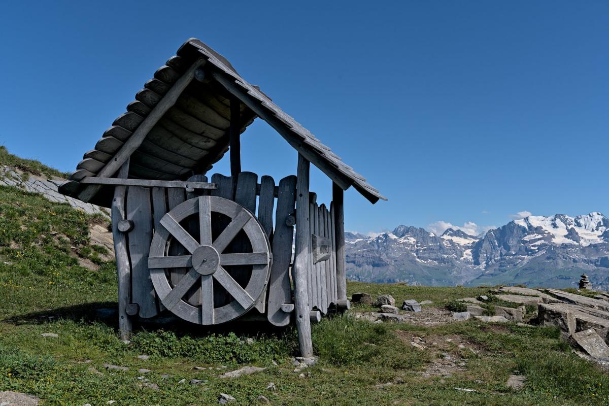 Mountain‑hut savoir‑vivre in the Izera and Giant Mountains: accommodation, bookings, food and rules on both sides of the border