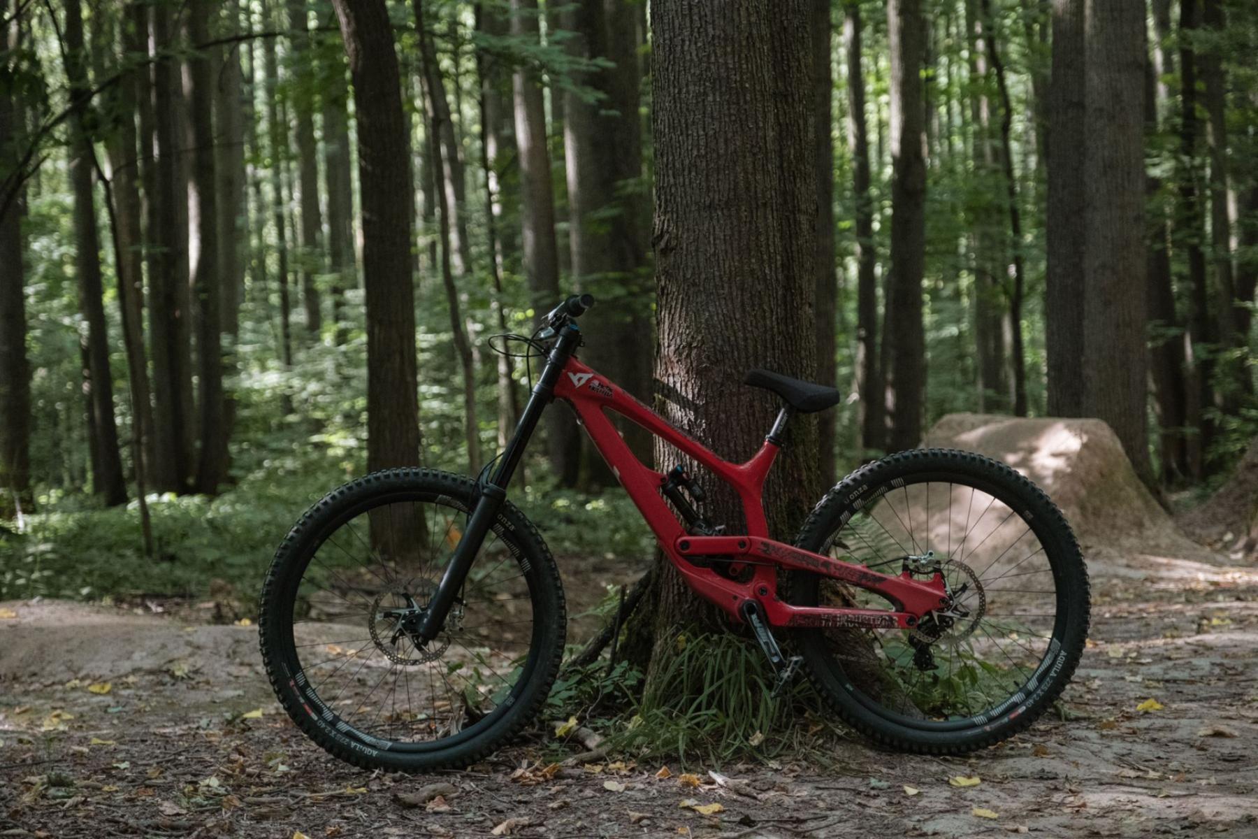 Sprzęt, serwis i ustawienia: jak przygotować rower (i e‑bike) na izerskie single, Bike Park Świeradów i wypad na Singletrack Glacensis