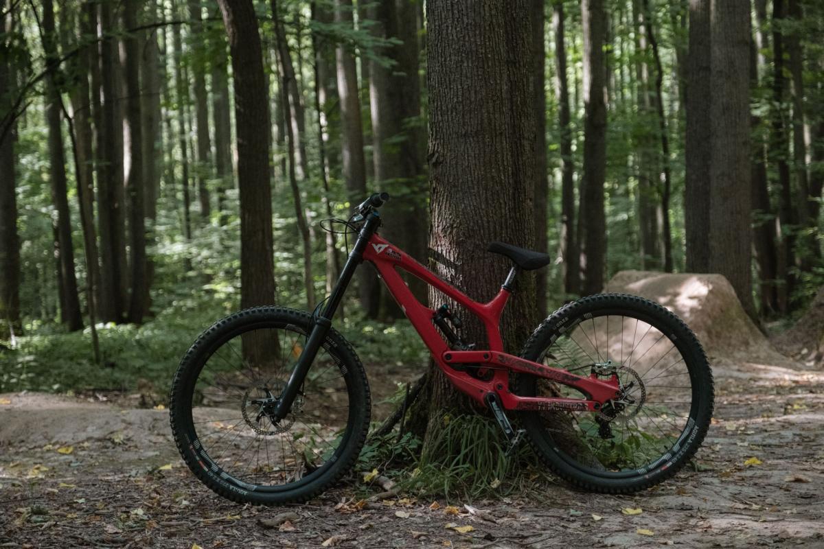 Sprzęt, serwis i ustawienia: jak przygotować rower (i e‑bike) na izerskie single, Bike Park Świeradów i wypad na Singletrack Glacensis