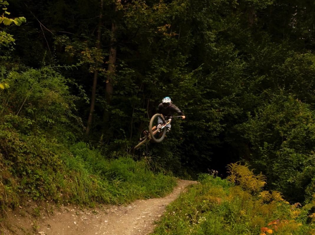 Výbava, servis a nastavení: jak připravit kolo (a e‑bike) na izerské single, Bike Park Świeradów a výlet na Singletrack Glacensis