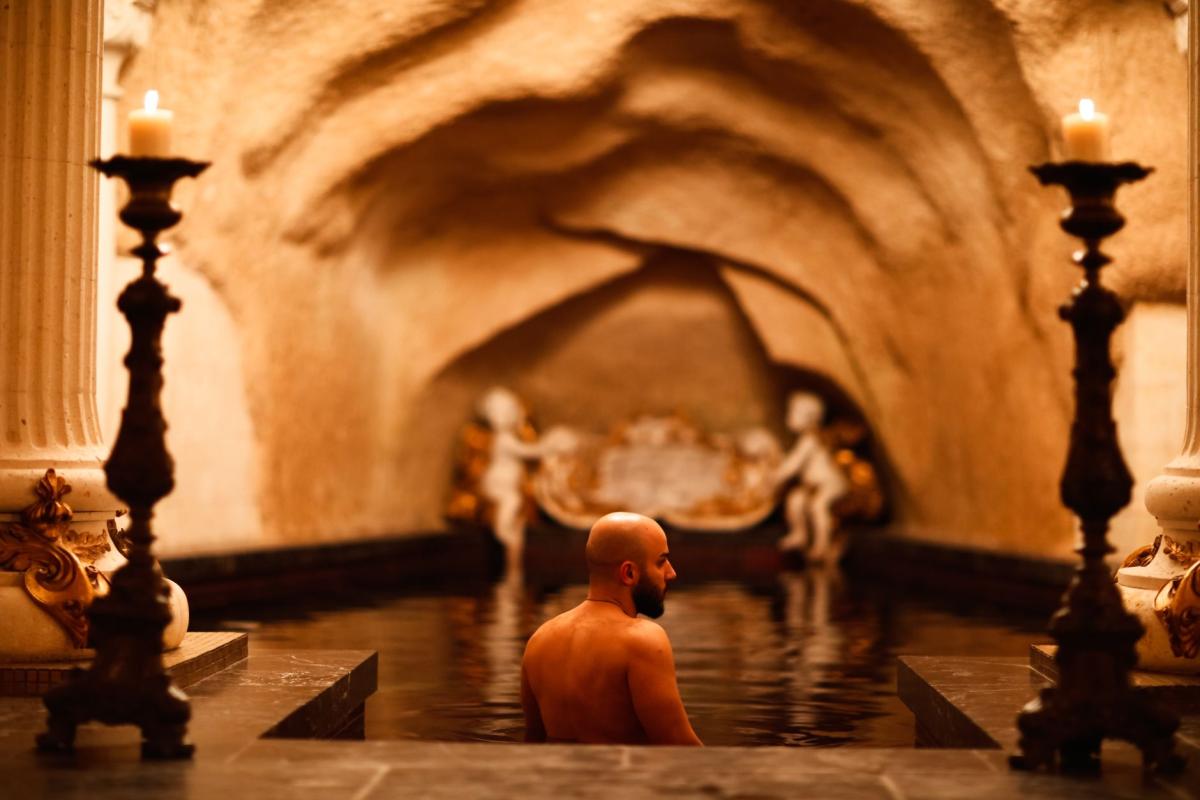 The Culture of Cure: Etiquette for the drinking hall, baths and spa parks of Świeradów and Czerniawa (with context from Cieplice and Lądek)