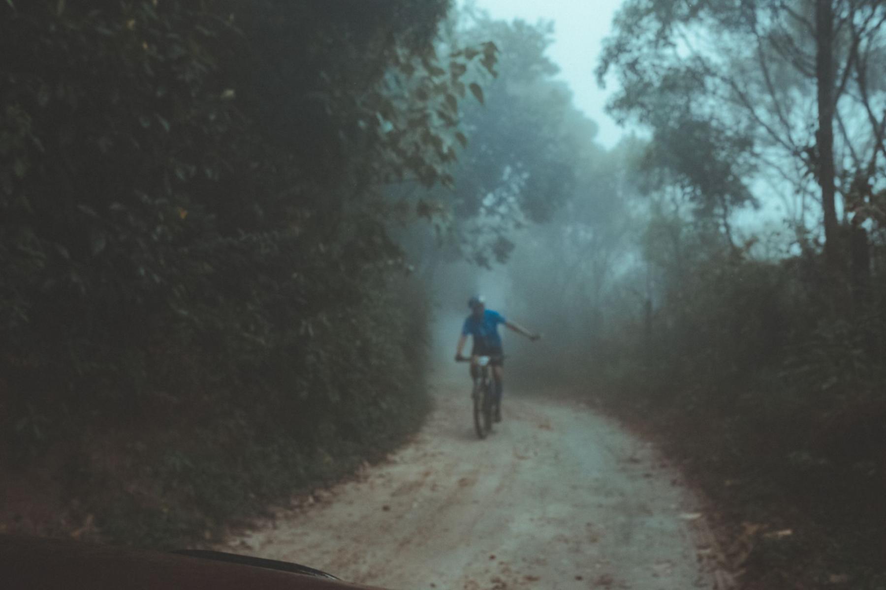Mikrobikepacking ze Świeradowa: izerskie schroniska i czeskie osady na 2–3-dniowe pętle MTB