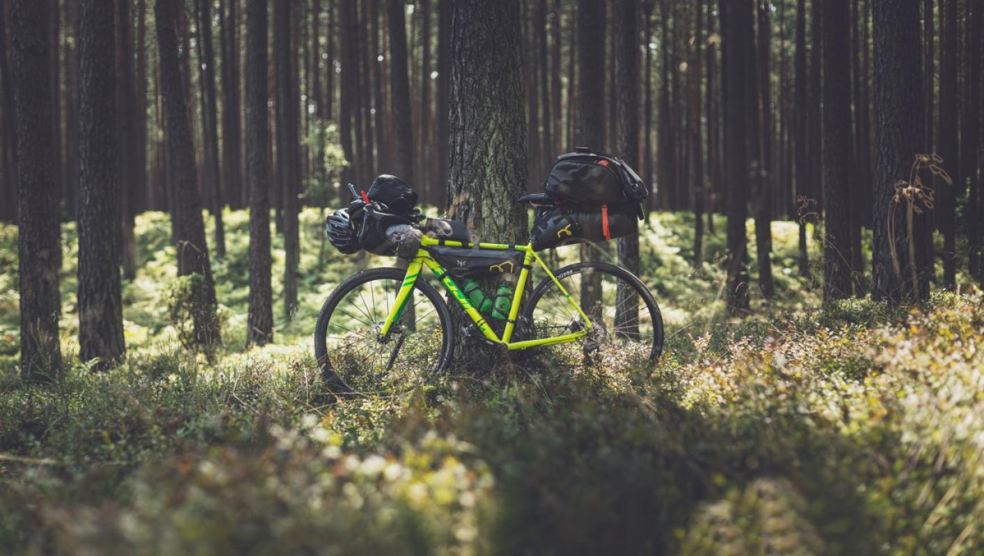 Mikrobikepacking ab Świeradowa: Isergebirgs‑Schutzhütten und tschechische Siedlungen für 2–3‑tägige MTB‑Runden