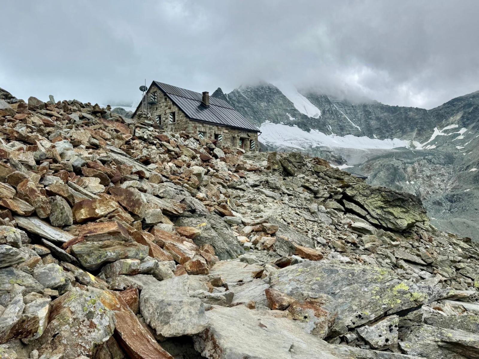 Mountain Huts and Weather: How to Read Wind, Clouds and Exposure in the Izera and Karkonosze Mountains
