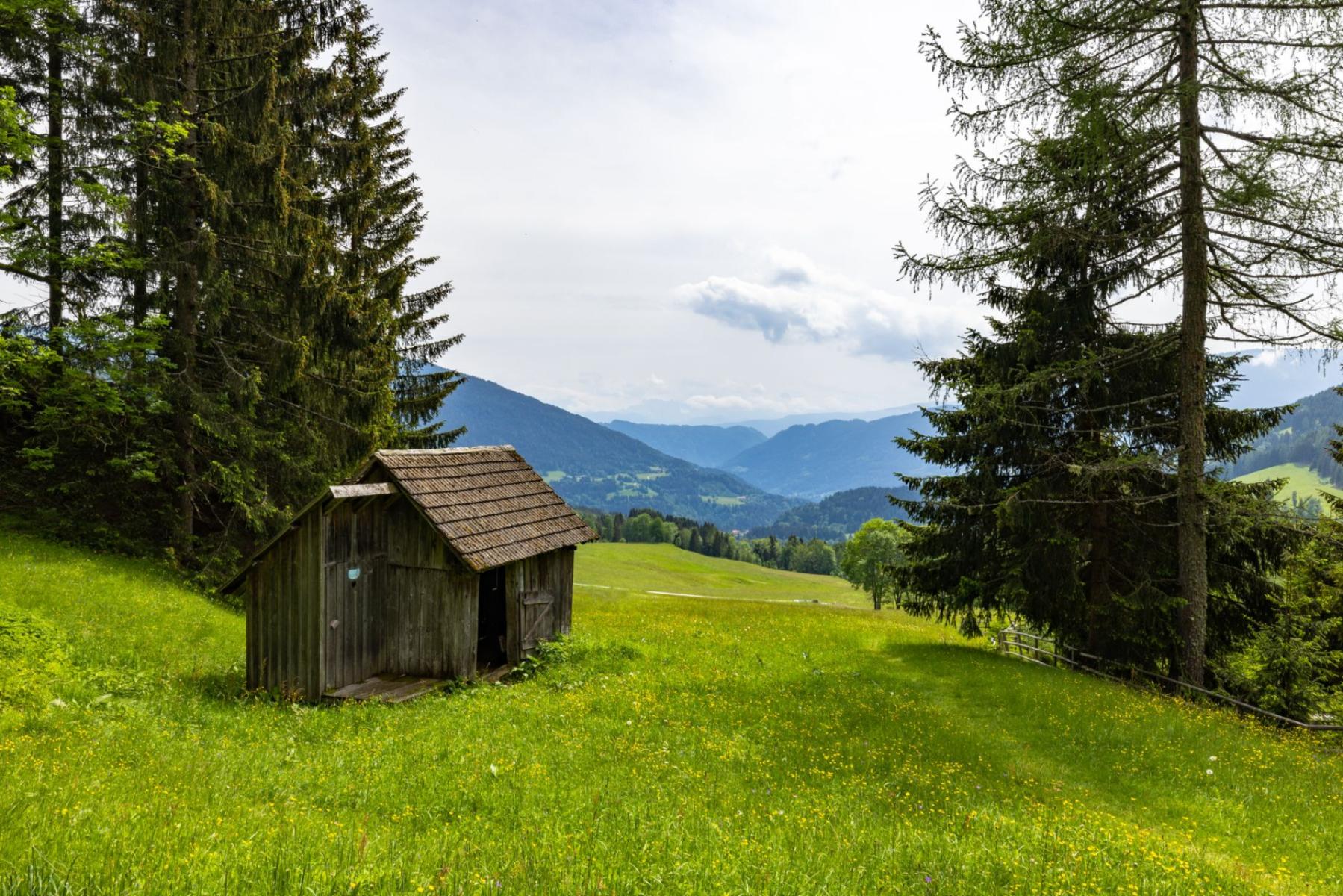 Von den Gleisen zur Gondel: Wie die Infrastruktur den Weg zu den Schutzhütten im Iser- und Riesengebirge verändert hat